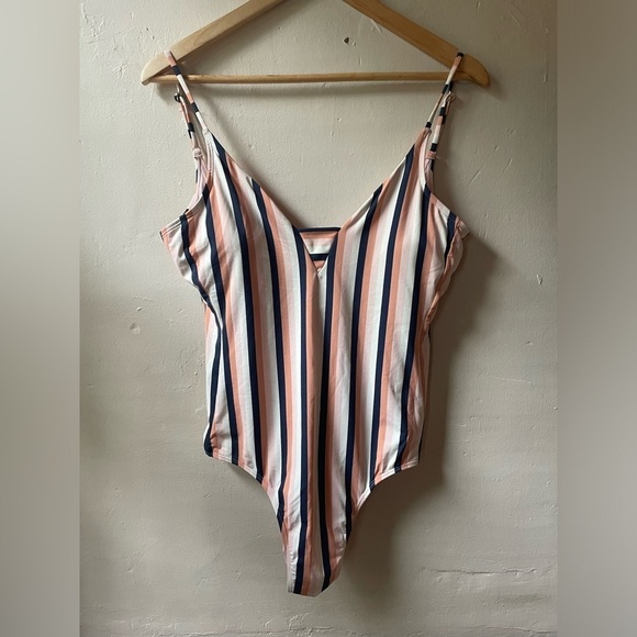 Carve Designs Other - Carve Designs Villa One Piece Swimsuit Size Large Excellent Striped Pink Navy